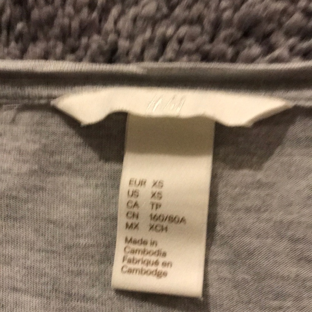 H&M shirt - Picture 2 of 2